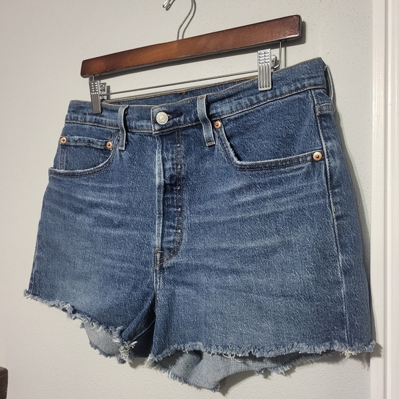 Levi's 501 High Rise Raw Hem Cut Off Denim Shorts Women's Size 31 - Picture 3 of 9